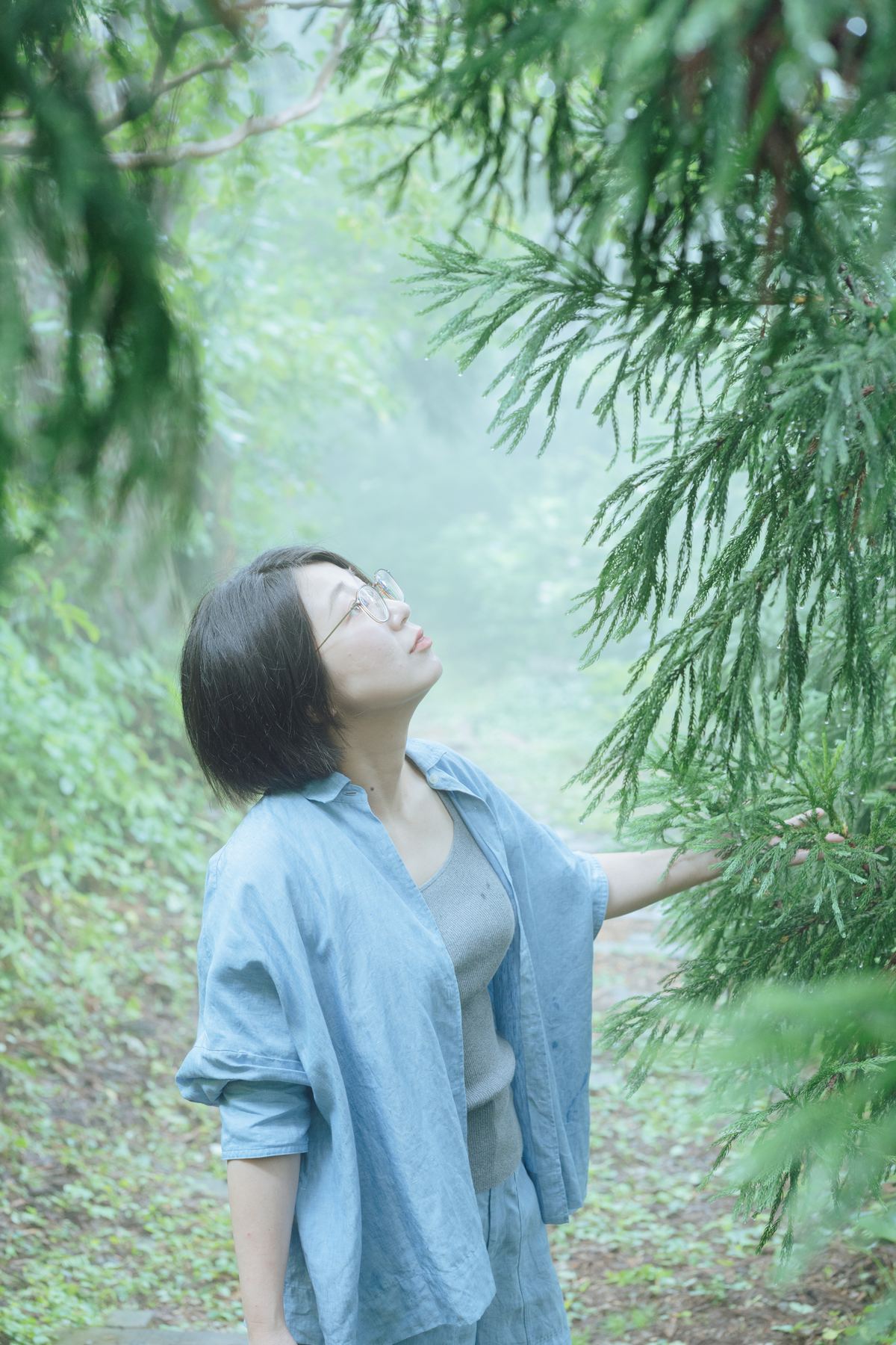 木漏れ日の中で撮影したポートレート